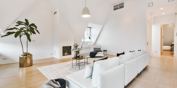 Comprar / Vender Casas Unifamiliares y Chalets en Hospitalet de Llobregat · con Tarima Flotante