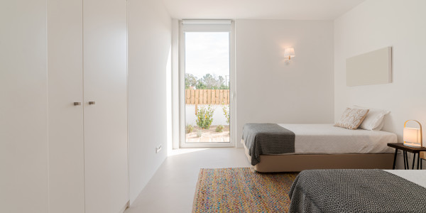 Comprar / Vender Casas Unifamiliares y Chalets en Hospitalet de Llobregat · con Mobiliario y Carpintería a Medida