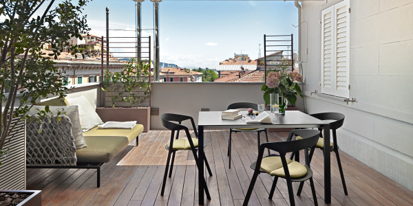 Comprar / Vender Pisos y Plantas Bajas en Hospitalet de Llobregat · con Terraza