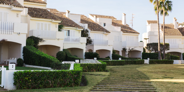 Compraventa de Inmuebles en Hospitalet de Llobregat · Adosados